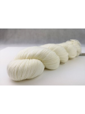 Snow White - 75% superwash merino wool, 25% nylon